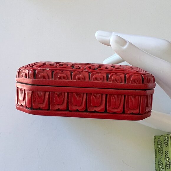 Chinese Carved Chrysanthemum Cinnabar Square Trinket Box - Picture 3 of 4